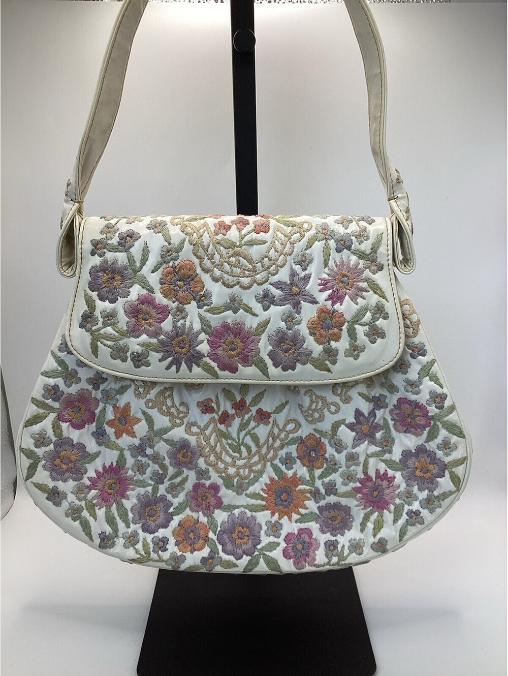 Vintage Marheta Floral Embroidered Faux Leather White Purse Rio De Janeiro